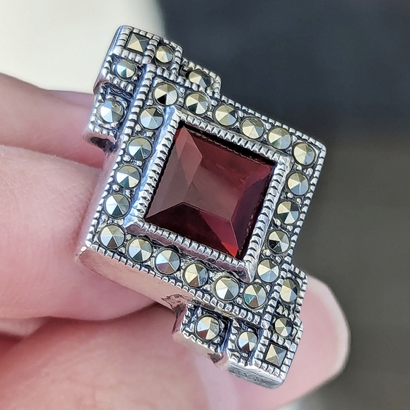 Vintage Judith Jack sterling silver 925 marcasite red garnet clip earrings - Picture 4 of 8